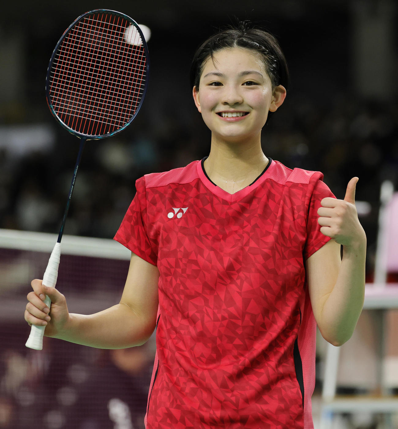 女子シングルスで優勝し喜ぶ宮崎（撮影・野上伸悟）