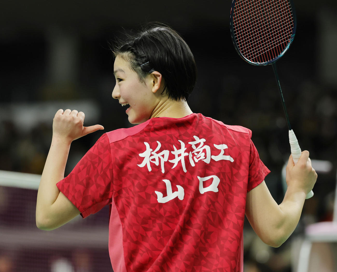 女子シングルスで優勝し喜ぶ宮崎（撮影・野上伸悟）