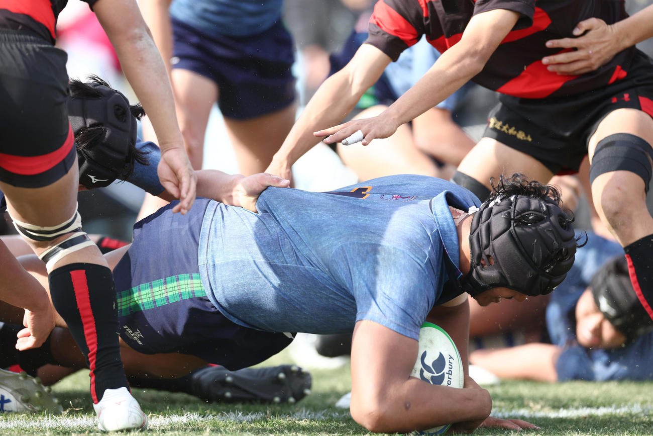 倉敷対近大和歌山　前半、トライを決める倉敷のレイルア・カイロス（撮影・前田充）