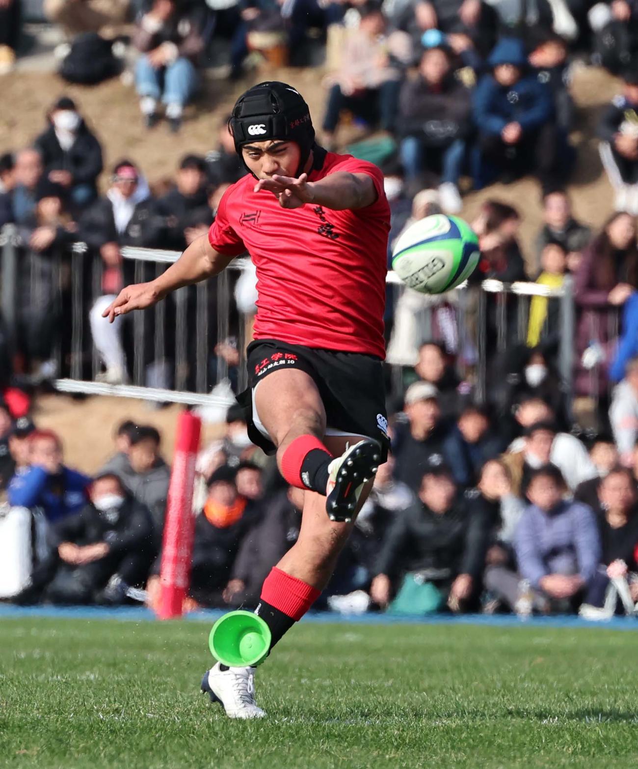 中部大春日丘対京都工学院　後半、先制点となるPGを決める京都工学院・杉山（撮影・上田博志）