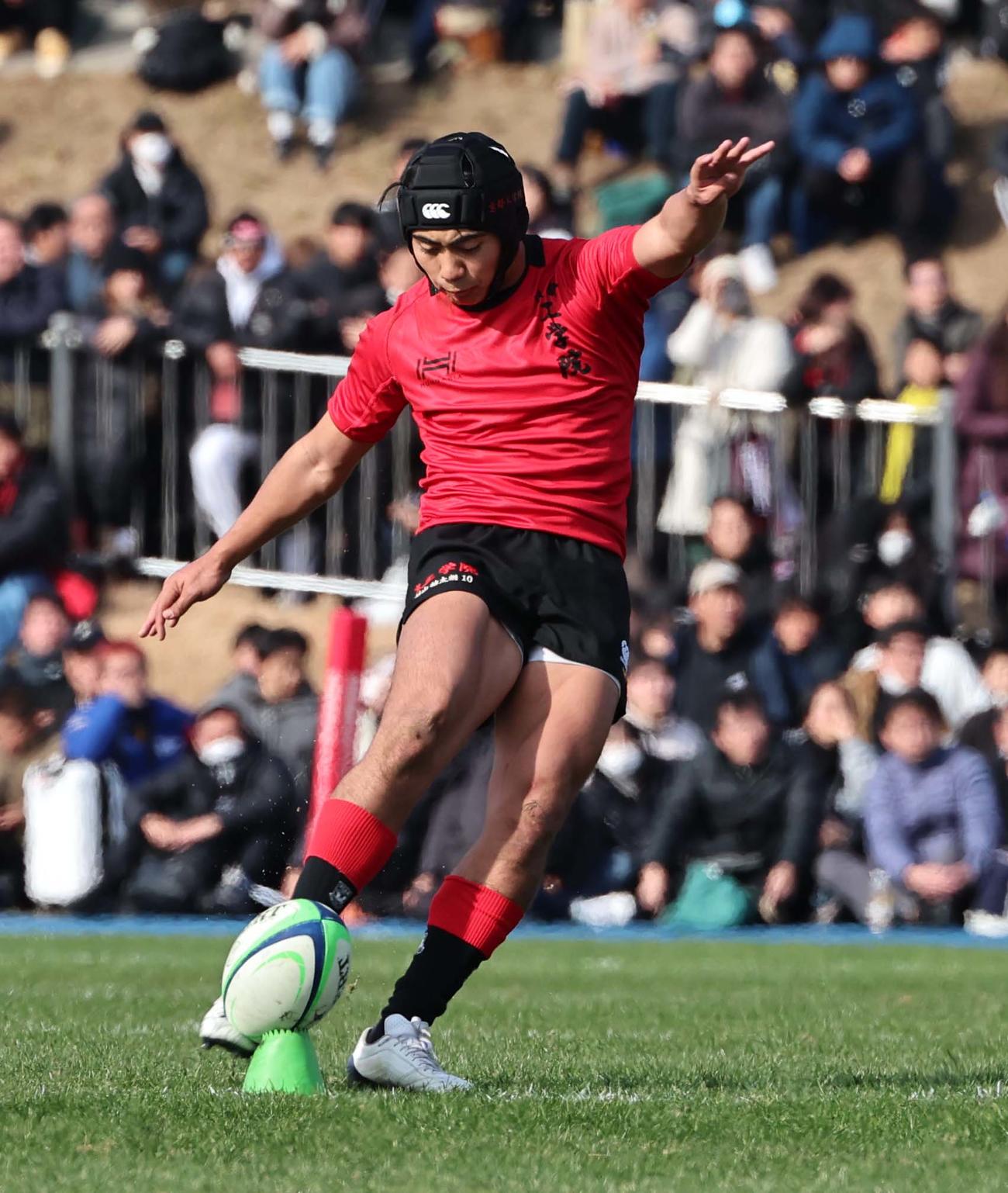 中部大春日丘対京都工学院　後半、先制点となるPGを決める京都工学院・杉山（撮影・上田博志）