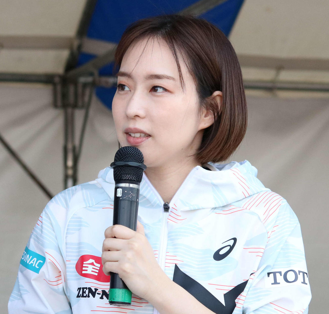 JA農協お楽しみ広場で「かすみんカレー」をPRする石川佳純さん（2024年5月5日）
