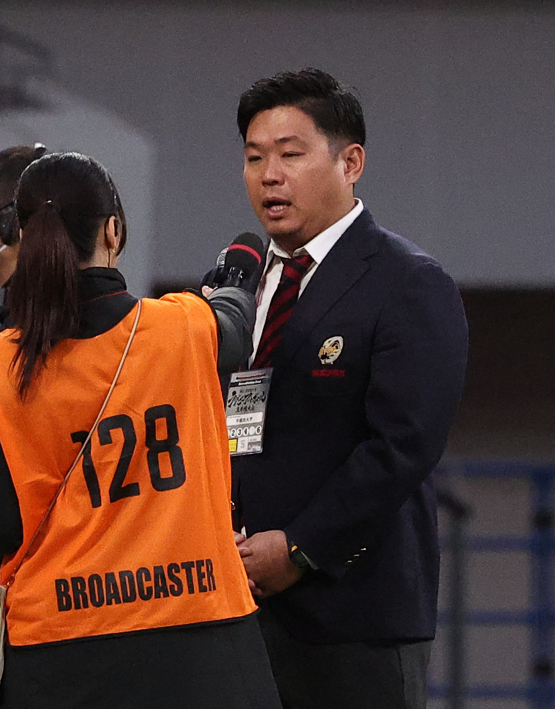 早大対京産大　勝利インタビューに応じる早大・大田尾監督（撮影・中島郁夫）