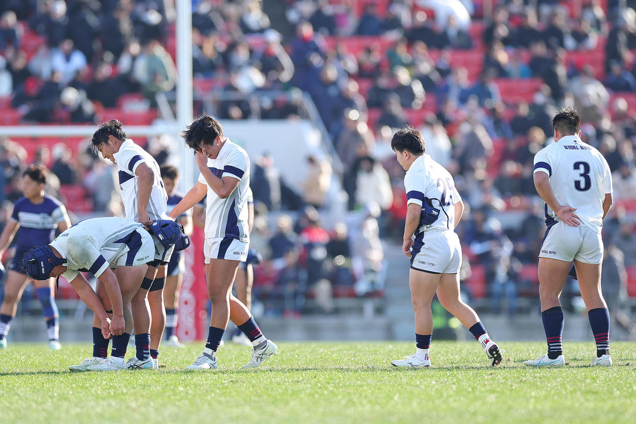 大阪桐蔭対桐蔭学園　桐蔭学園に敗れ、悔しがる大阪桐蔭の選手たち（撮影・前田充）