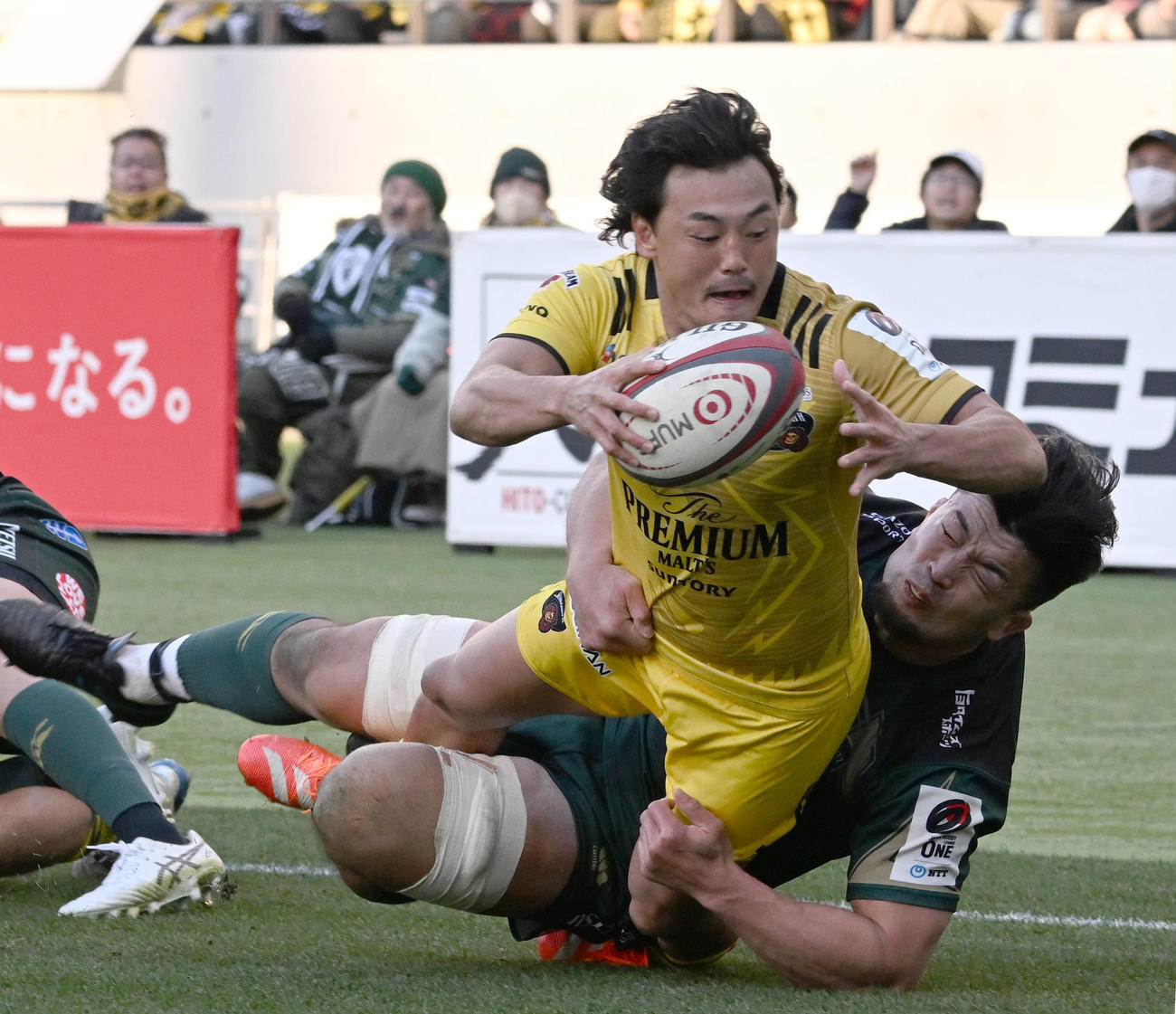 東京SG対トヨタ　後半、自信2つ目のトライを決める東京SG尾崎（撮影・千葉一成）