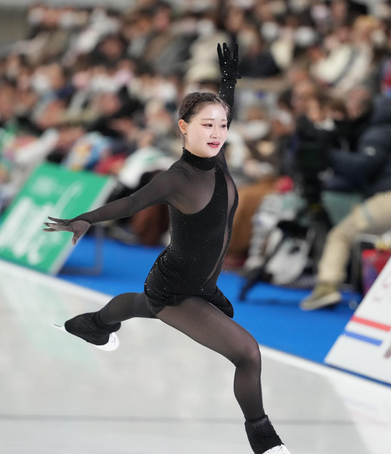 華麗な演技を披露する河辺（撮影・森本幸一）