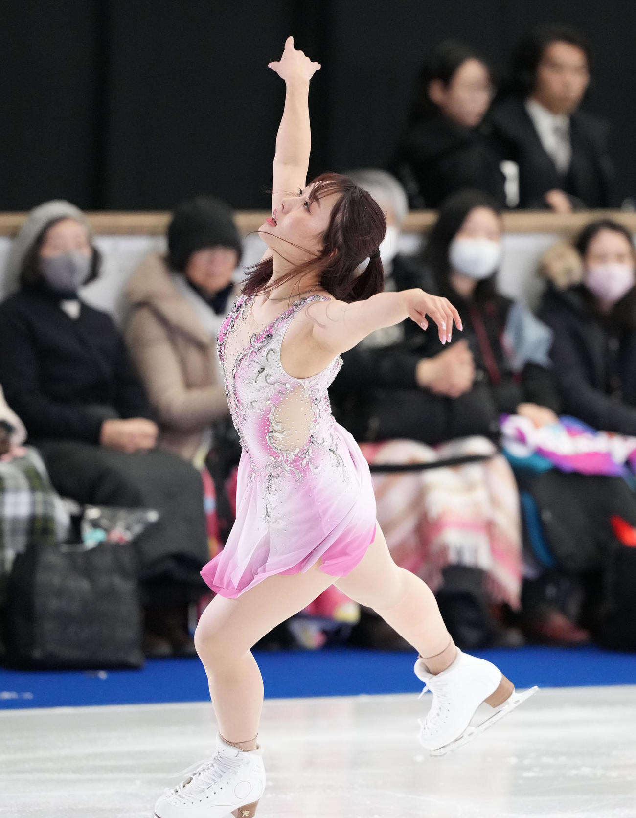 華麗な演技を披露する樋口新葉（撮影・森本幸一）