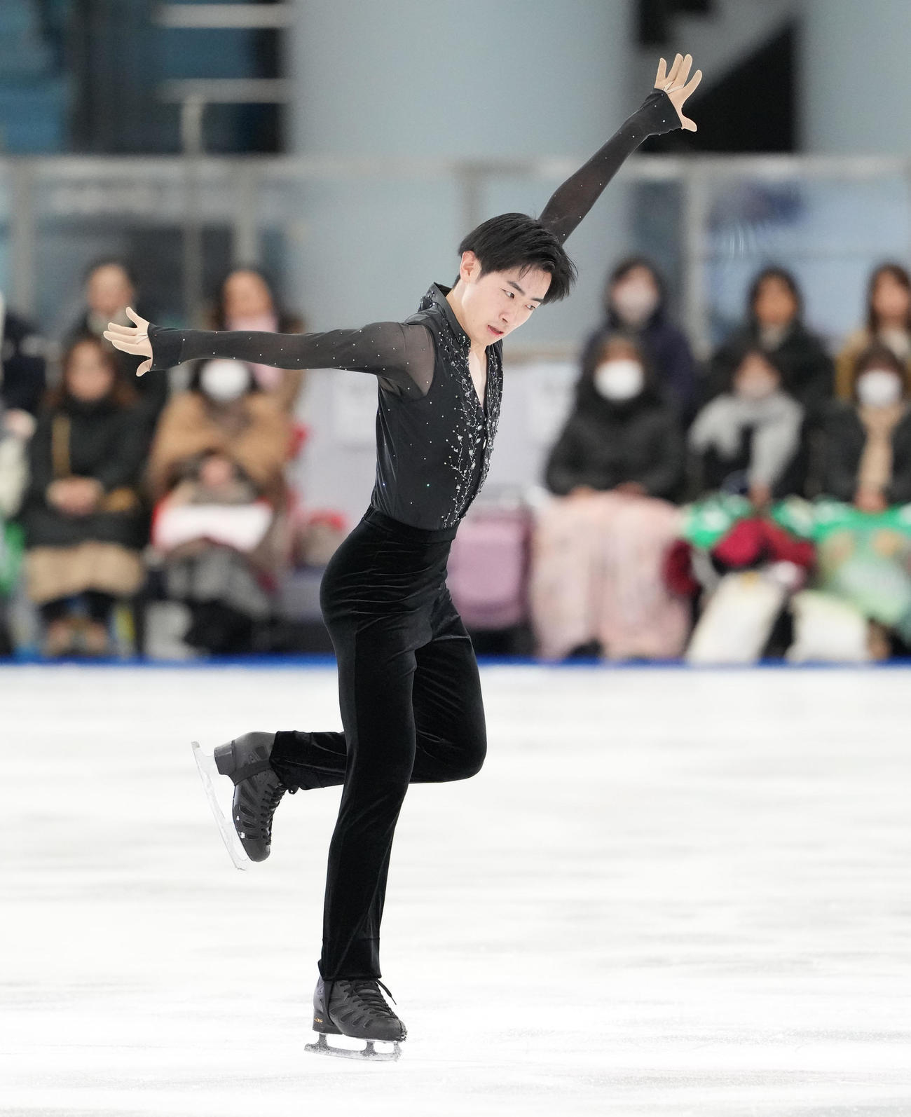 華麗な演技を披露する壷井達也（撮影・森本幸一）