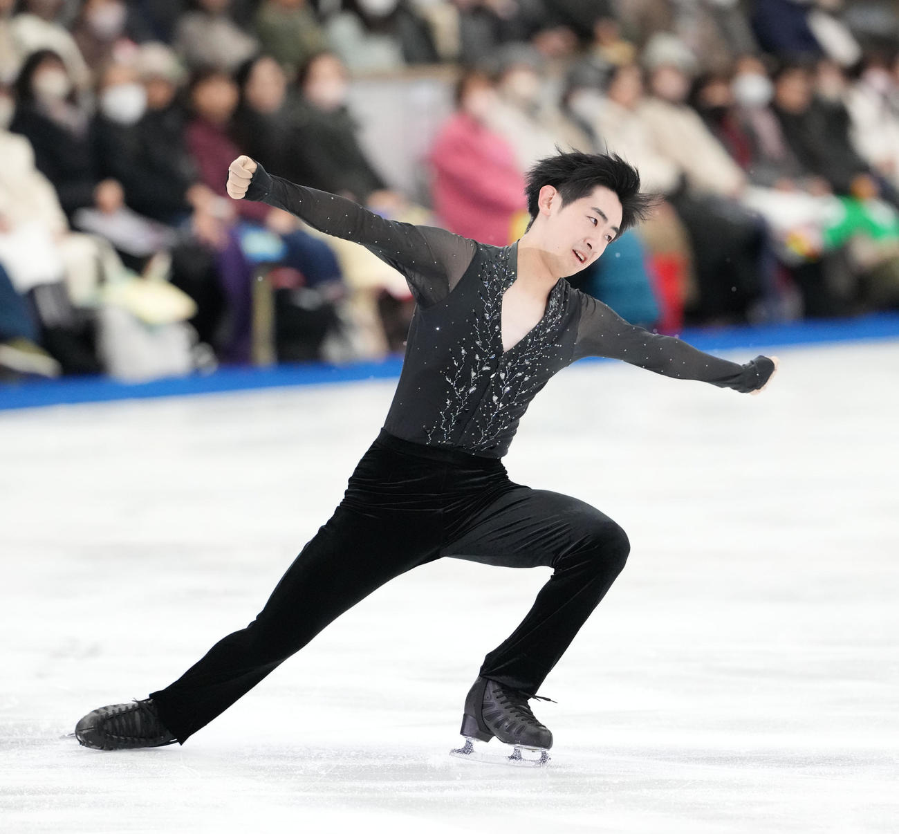 華麗な演技を披露する壷井達也（撮影・森本幸一）