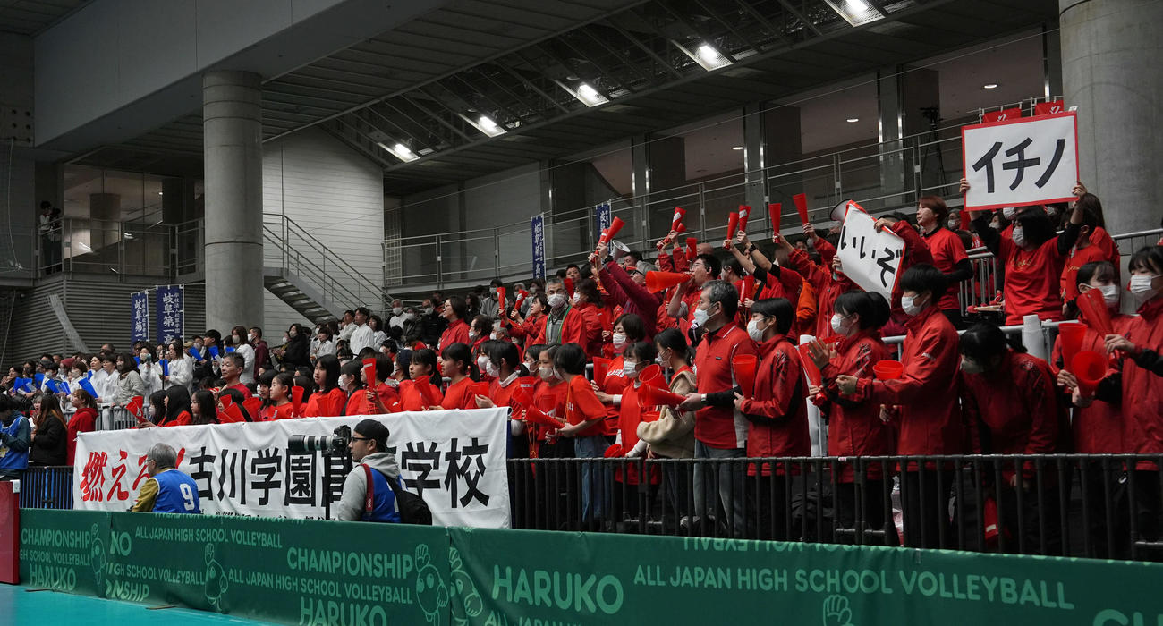 古川学園対岐阜第一　声援を送る古川学園応援団（撮影・たえ見朱実）