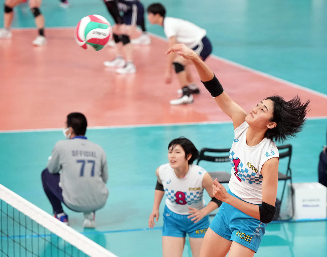 福井工大福井対共栄学園　スパイクを放つ共栄学園・秋本（撮影・たえ見朱実）