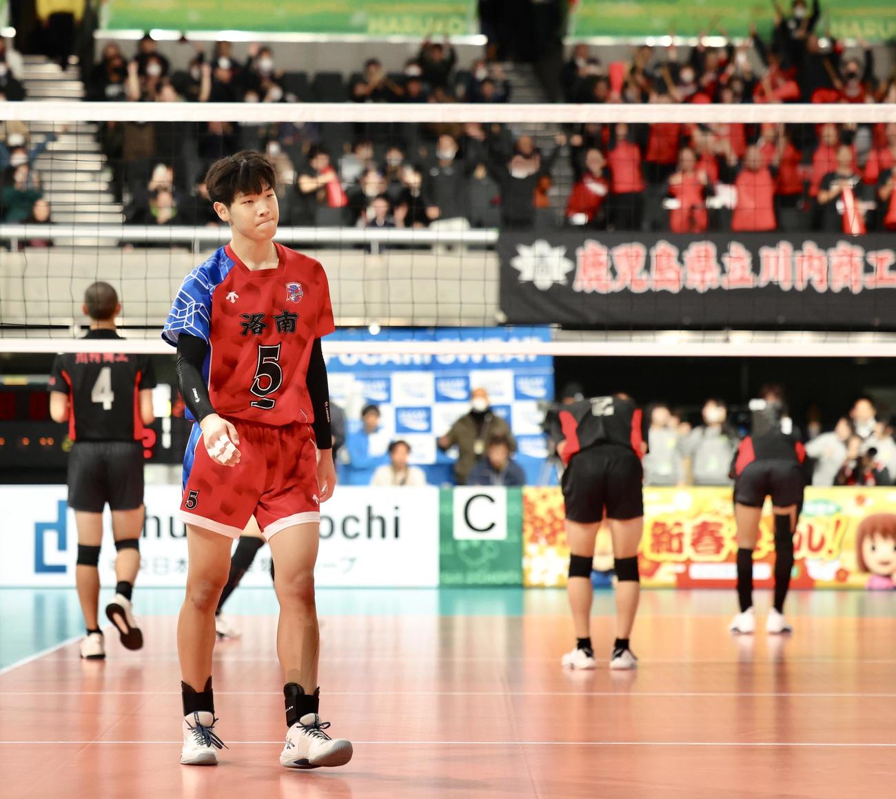 川内商工対洛南　フルセットの末に敗れる洛南・中上（撮影・河田真司）
