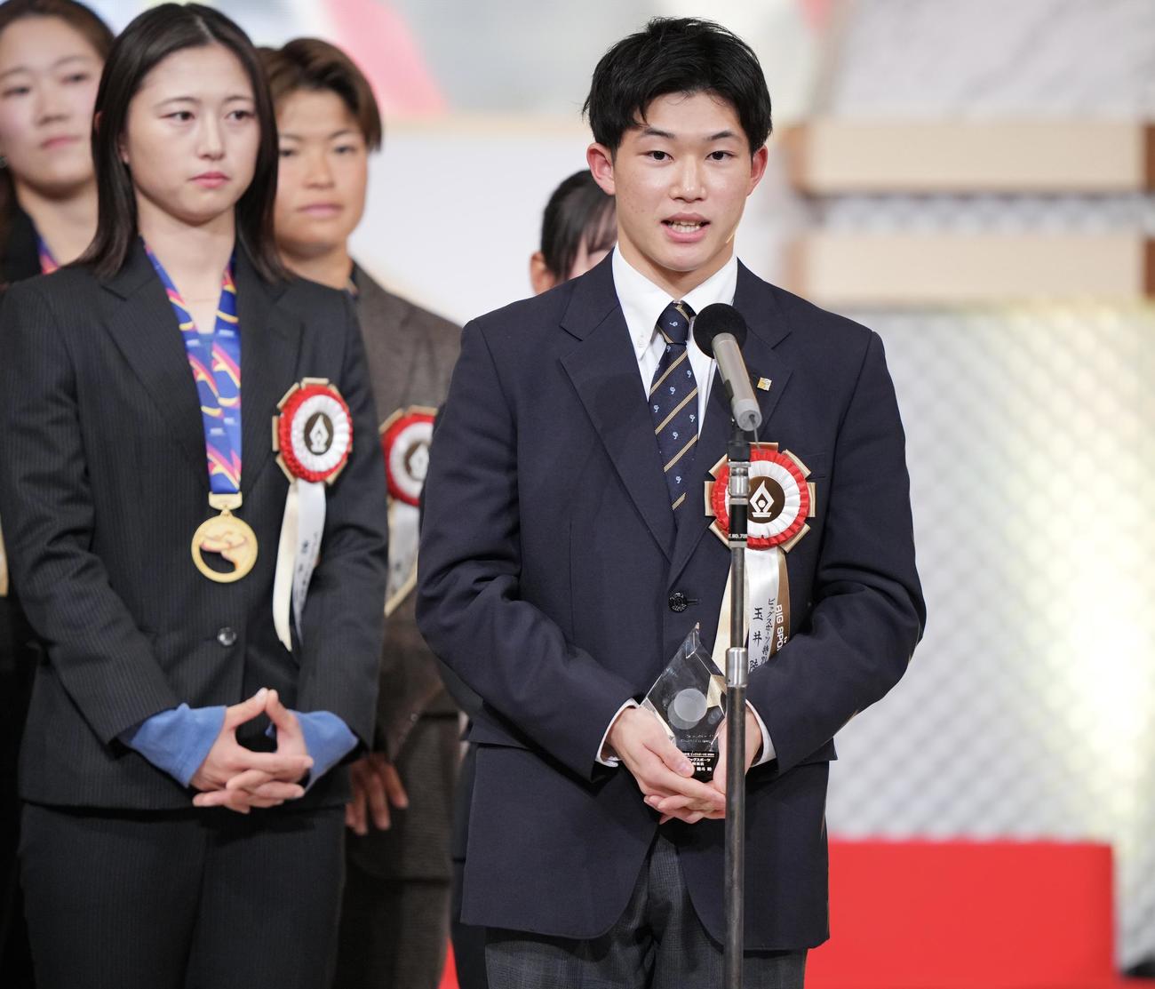 第58回テレビ朝日ビッグスポーツ賞表彰式であいさつするビッグスポーツ特別賞の飛込玉井（撮影・垰建太）
