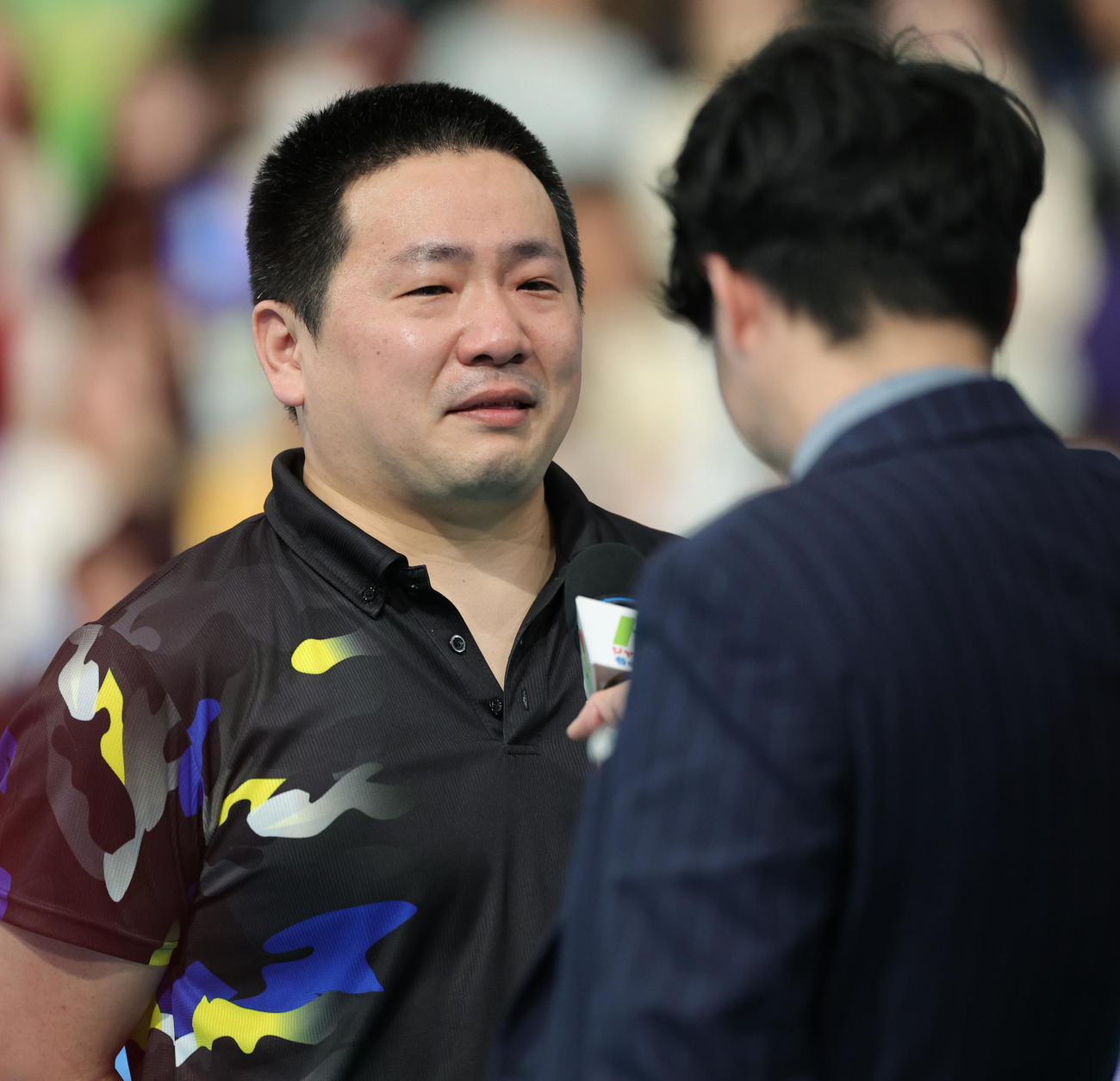 駿台学園対東福岡　優勝インタビューで感極まる駿台学園・梅川監督（撮影・野上伸悟）