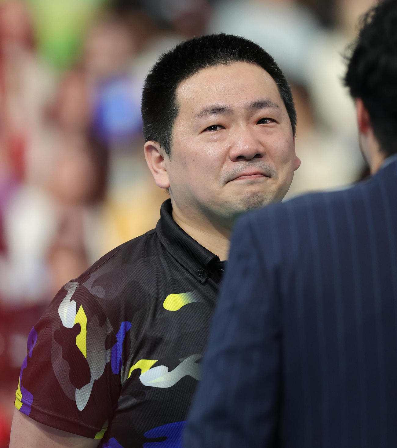 駿台学園対東福岡　優勝インタビューで感極まる駿台学園・梅川監督（撮影・野上伸悟）
