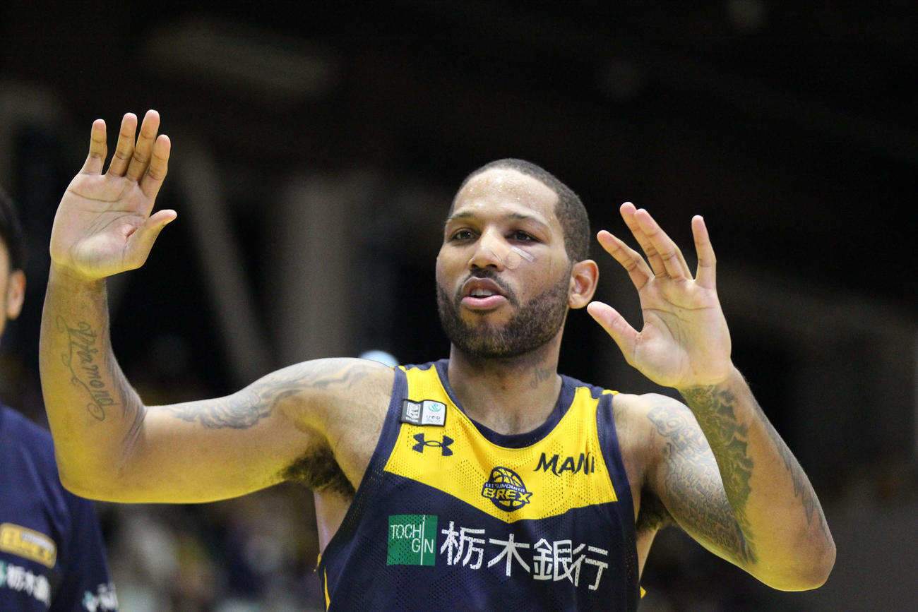 宇都宮対秋田　前日11日の試合で鼻を負傷しながらもハードなプレーでチームの勝利に貢献した宇都宮のニュービル（撮影・沢田啓太郎）