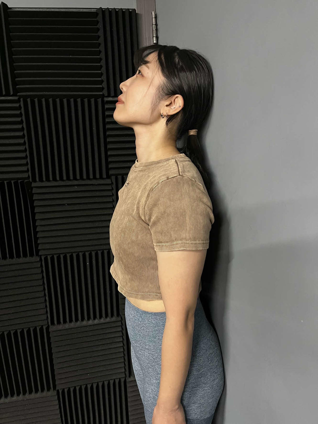 背中が壁から離れてしまうのもNG