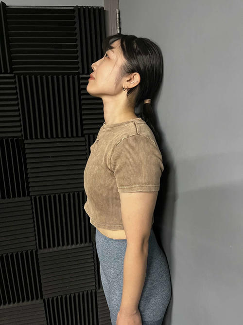 背中が壁から離れてしまうのもNG