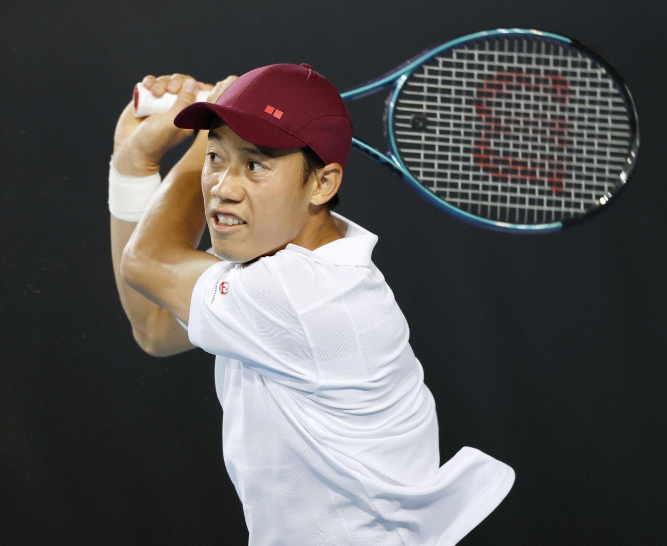 男子シングルス2回戦でプレーする錦織圭＝メルボルン（共同）