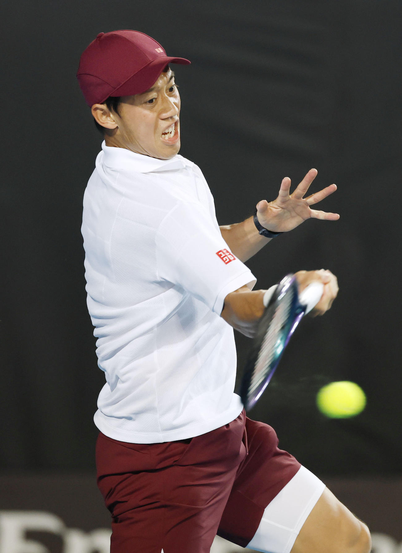 男子シングルス2回戦でプレーする錦織圭＝メルボルン（共同）