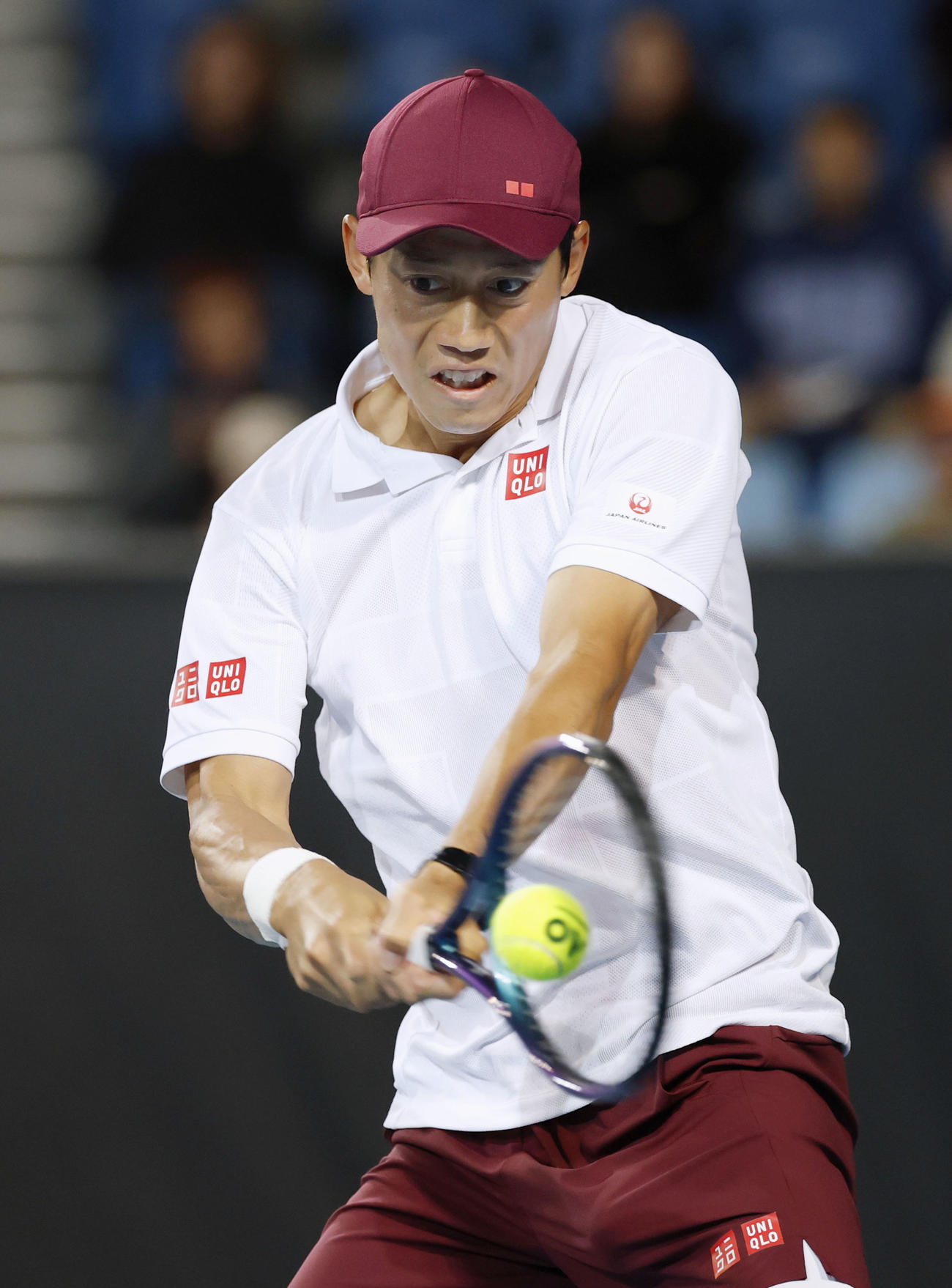 男子シングルス2回戦でプレーする錦織圭＝メルボルン（共同）