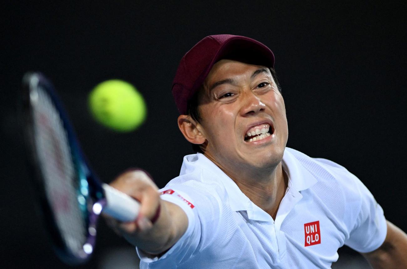 男子シングルス2回戦でプレーする錦織圭（ロイター）