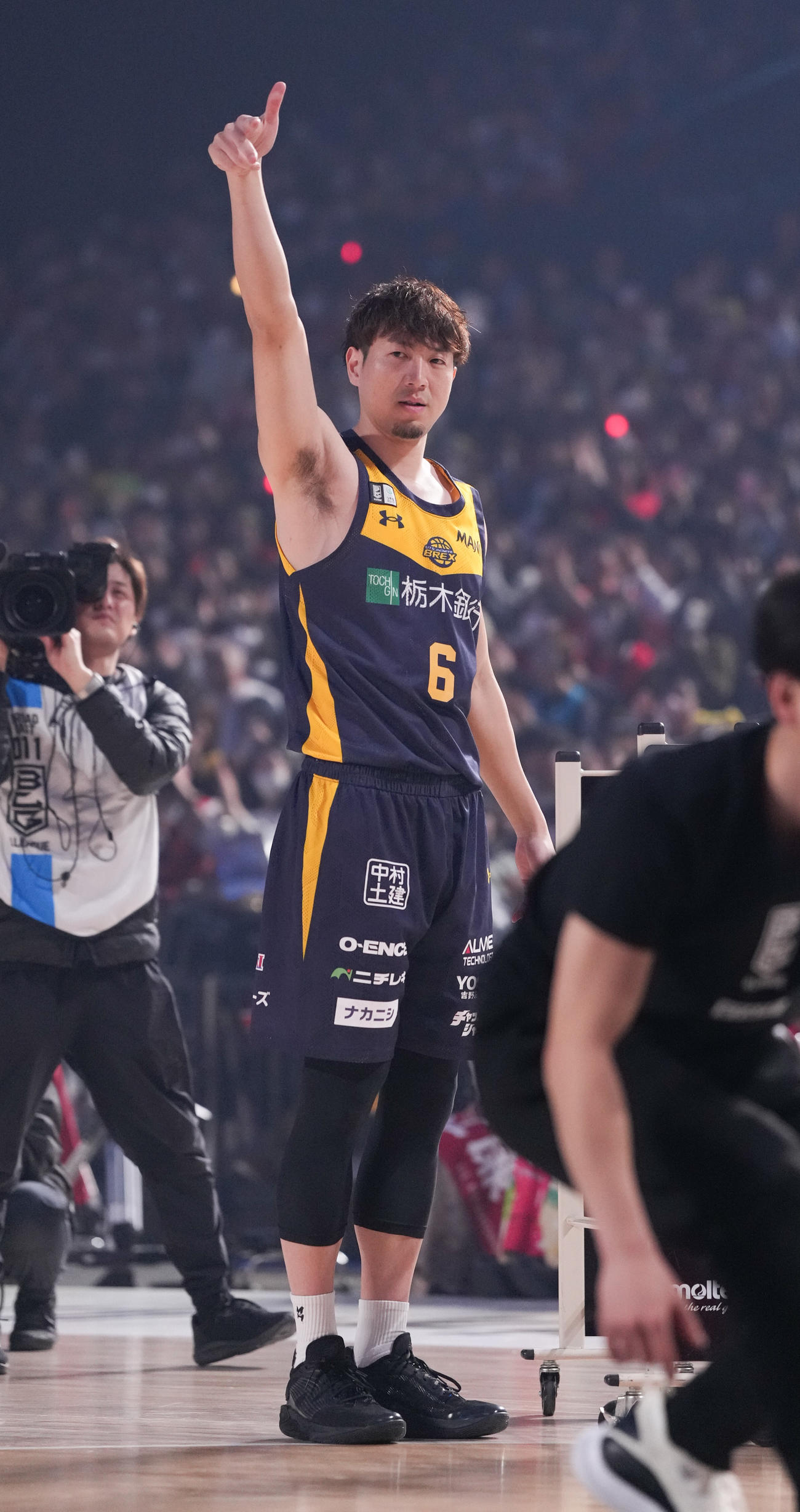 3ポイントコンテスト延長戦を終えポーズを決める比江島（撮影・鈴木みどり）