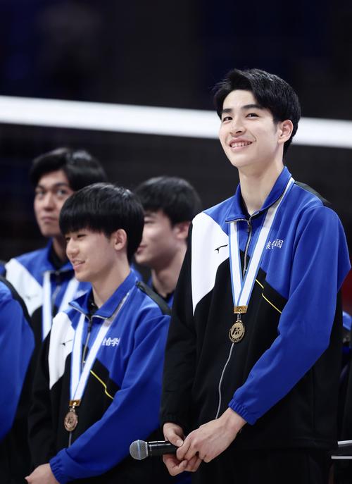 バレー】SVリーグで春高優勝セレモニー 秋本美空は「普段かっこいい