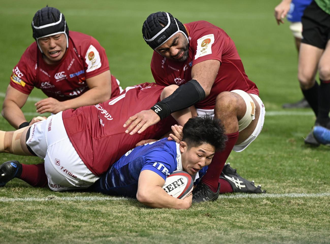 前半、トライを決める静岡・北村（共同）