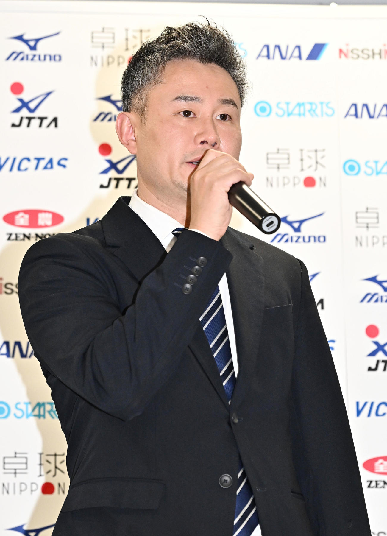 会見する次期ナショナルチーム女子監督の中沢氏（撮影・滝沢徹郎）