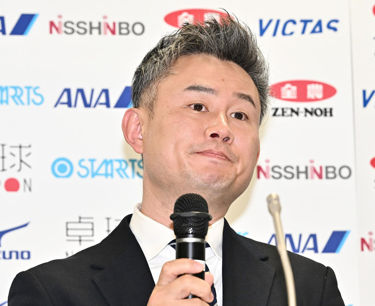 会見する次期ナショナルチーム女子監督の中沢氏（撮影・滝沢徹郎）