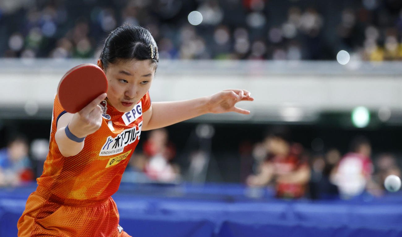ショットを放つ張本美（撮影・横山健太）