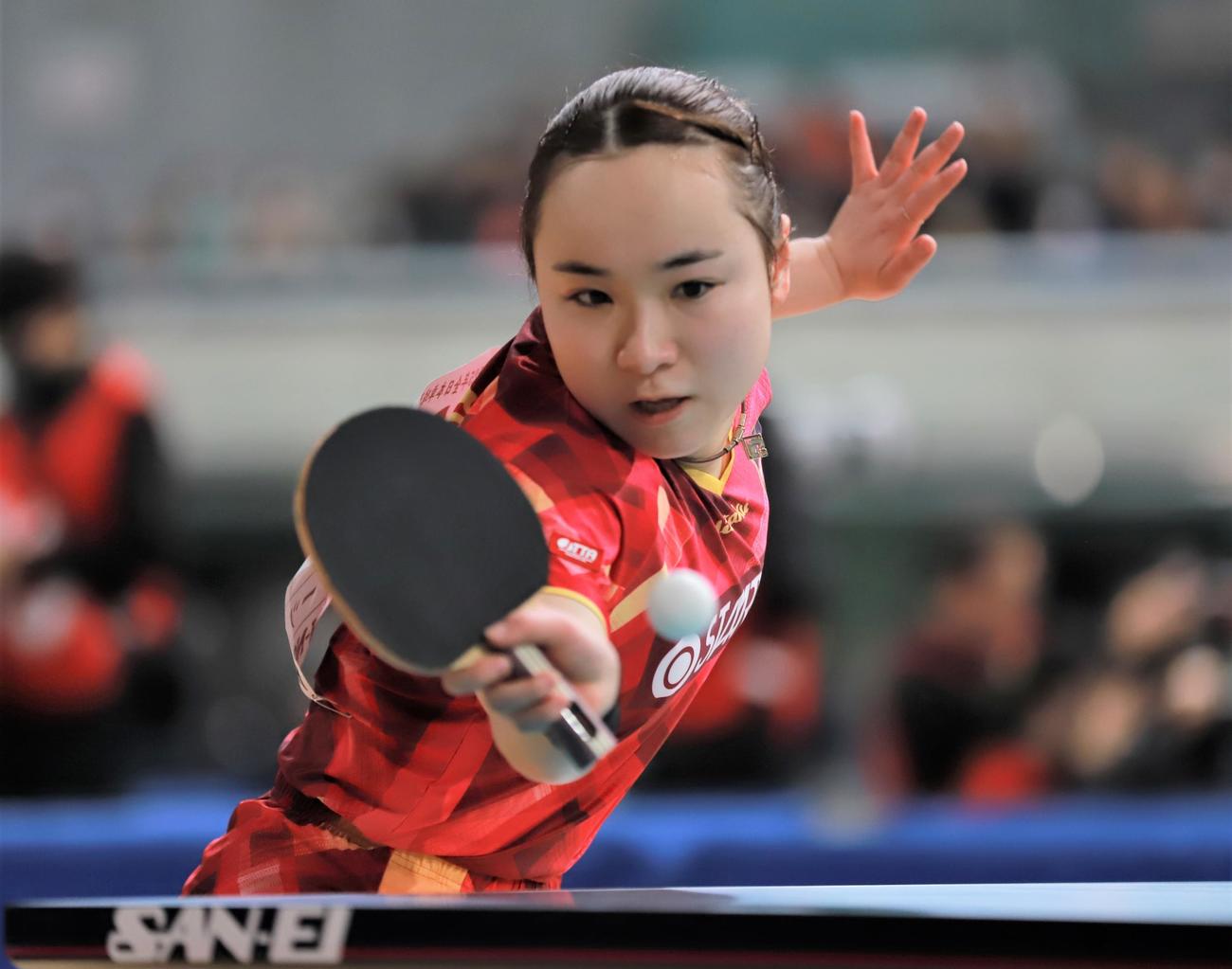 6回戦でプレーする伊藤美誠（撮影・藤塚大輔）