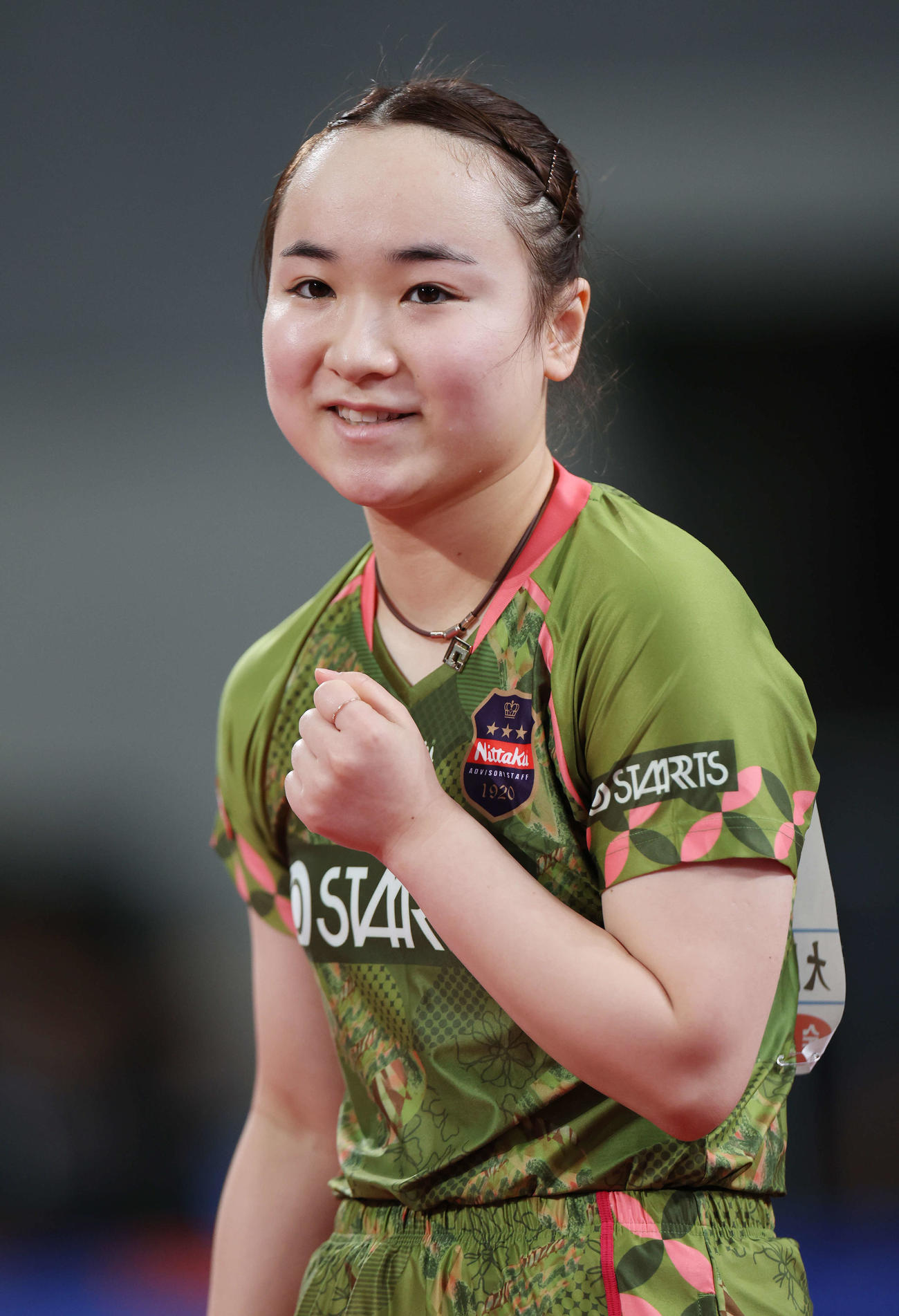 ポイントを奪いガッツポーズする伊藤（撮影・宮地輝）