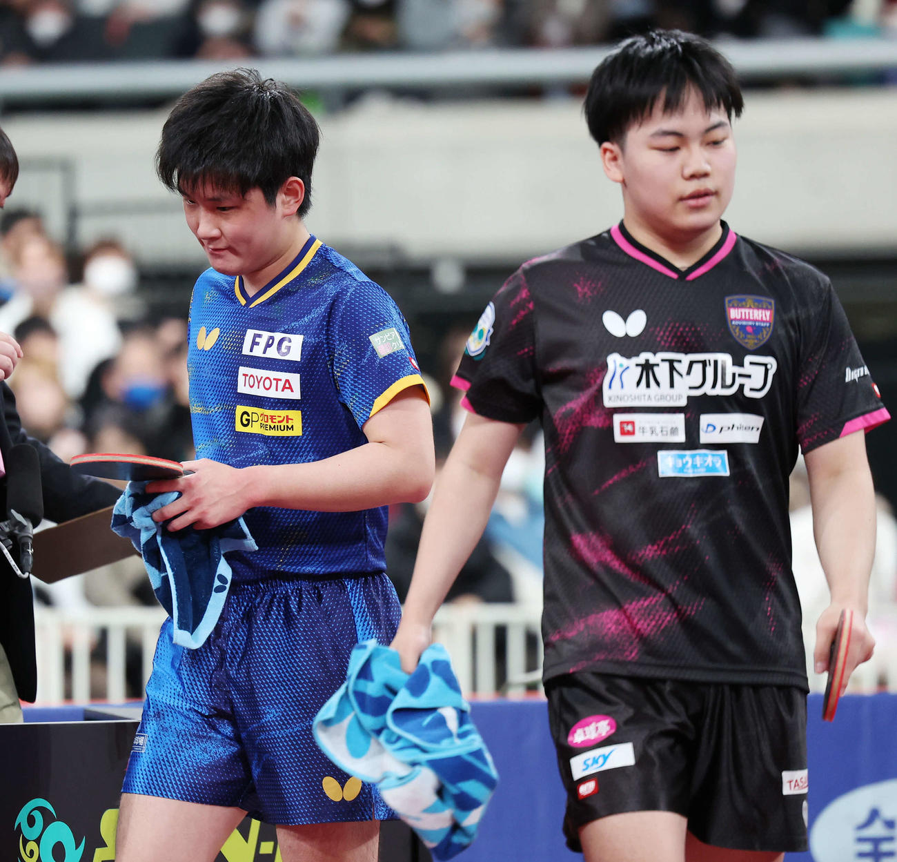 松島輝（右）に敗れた張本智（撮影・宮地輝）