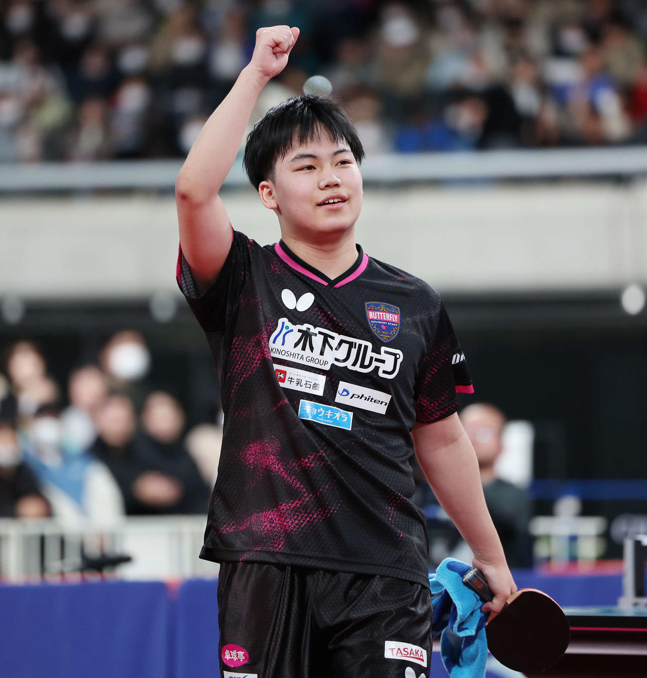 決勝進出を決めガッツポーズする松島輝（撮影・宮地輝）