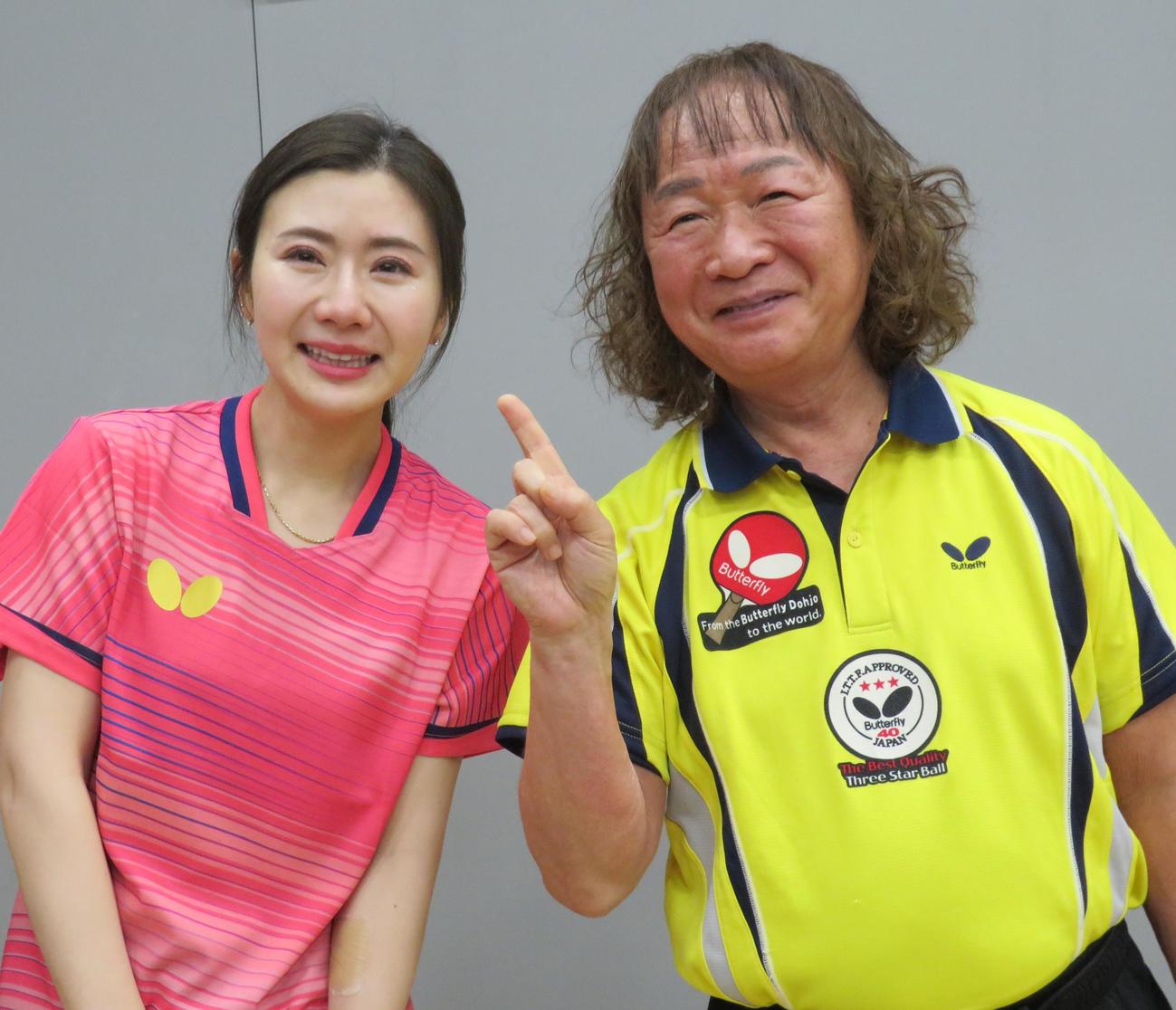 らくご卓球クラブの「25年新春初打ち会」に参加した山田隆夫、福原愛