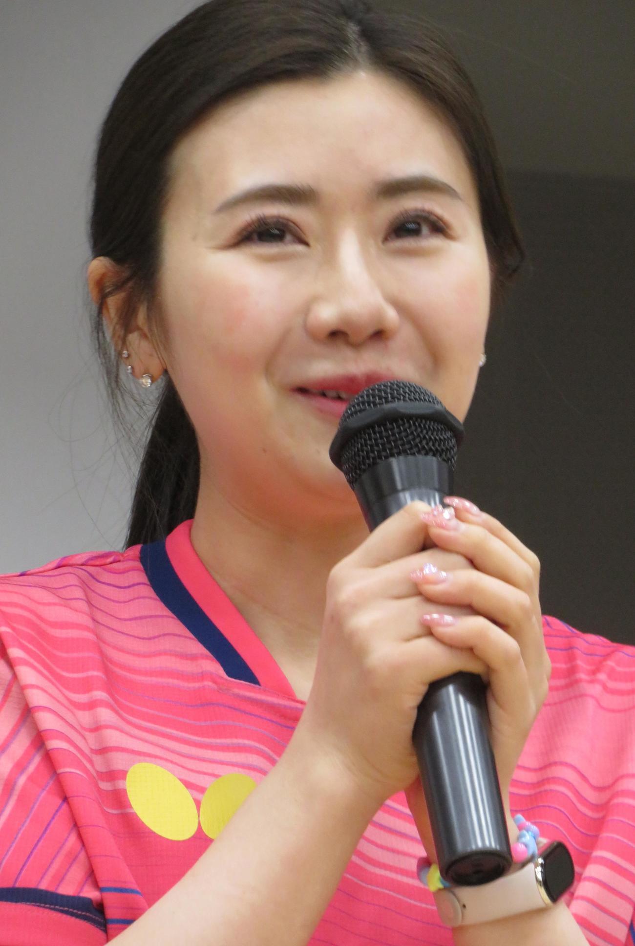 らくご卓球クラブの「25年新春初打ち会」に参加した福原愛
