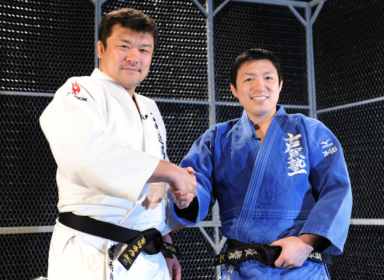 10年4月、テレビの企画で吉田秀彦と握手する古賀稔彦さん