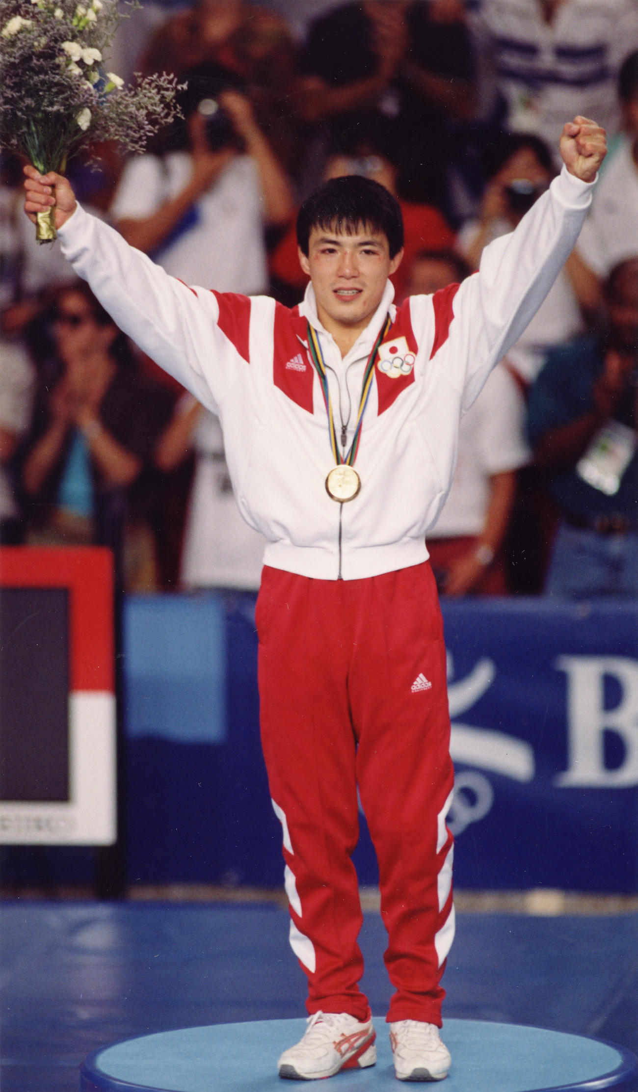 92年7月、バルセロナ五輪柔道男子71キロ級で金メダルを獲得する古賀稔彦さん