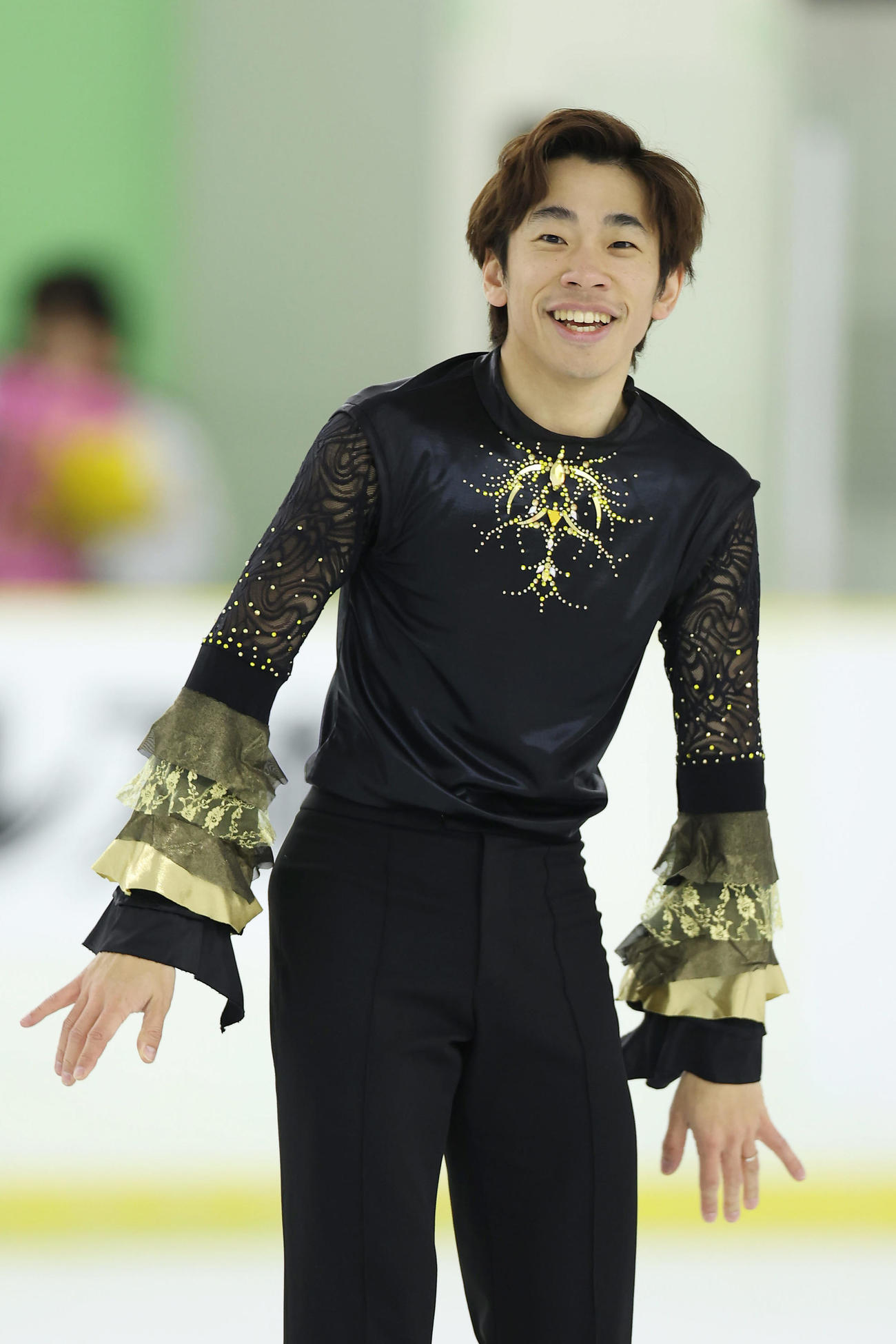 成年男子SPの演技を終え、笑顔を見せる織田信成（撮影・前田充）