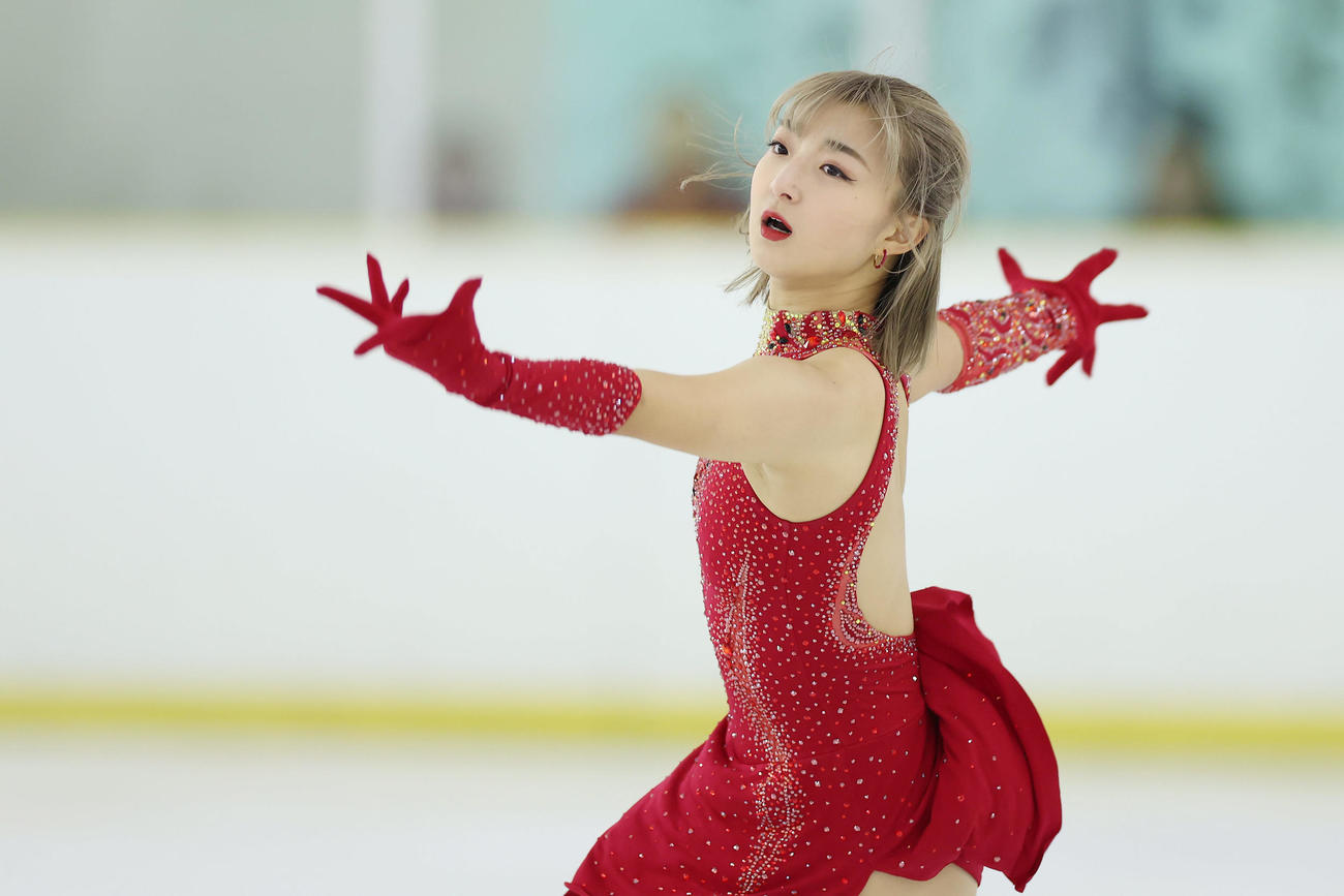 成年女子SPで演技する坂本（撮影・前田充）