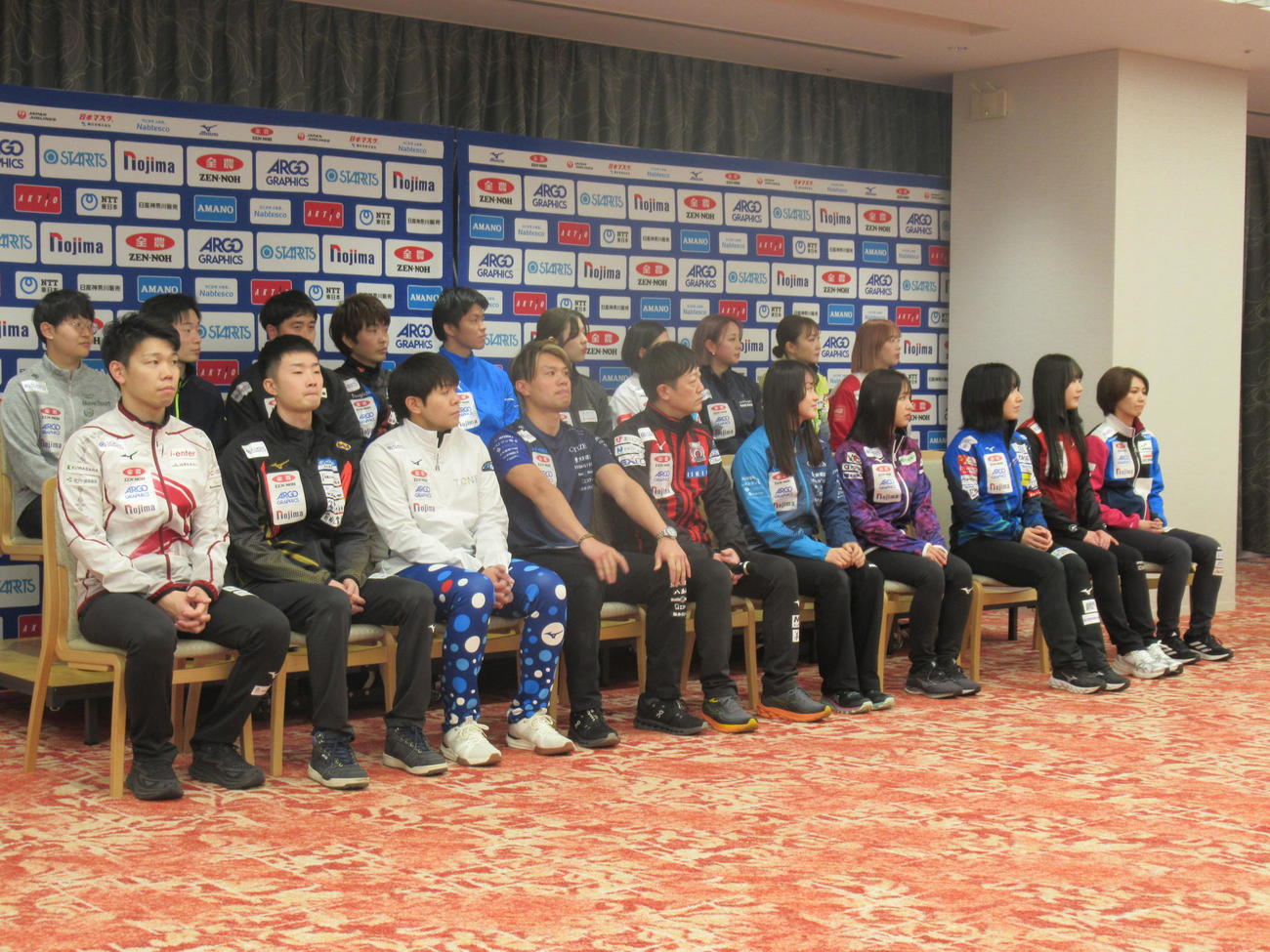カーリング日本選手権の前日会見が行われ、出場チームのスキップが一堂に介した（撮影・益田一弘）