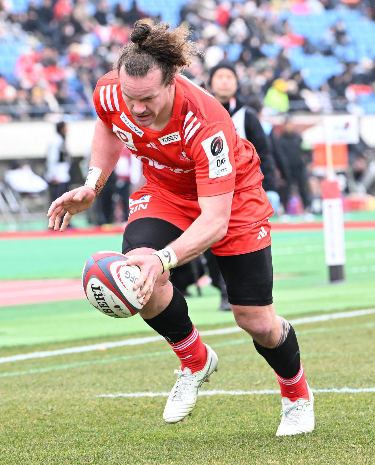 神戸対BR東京　前半、トライを決める神戸マイケル・リトル（撮影・石井愛子）