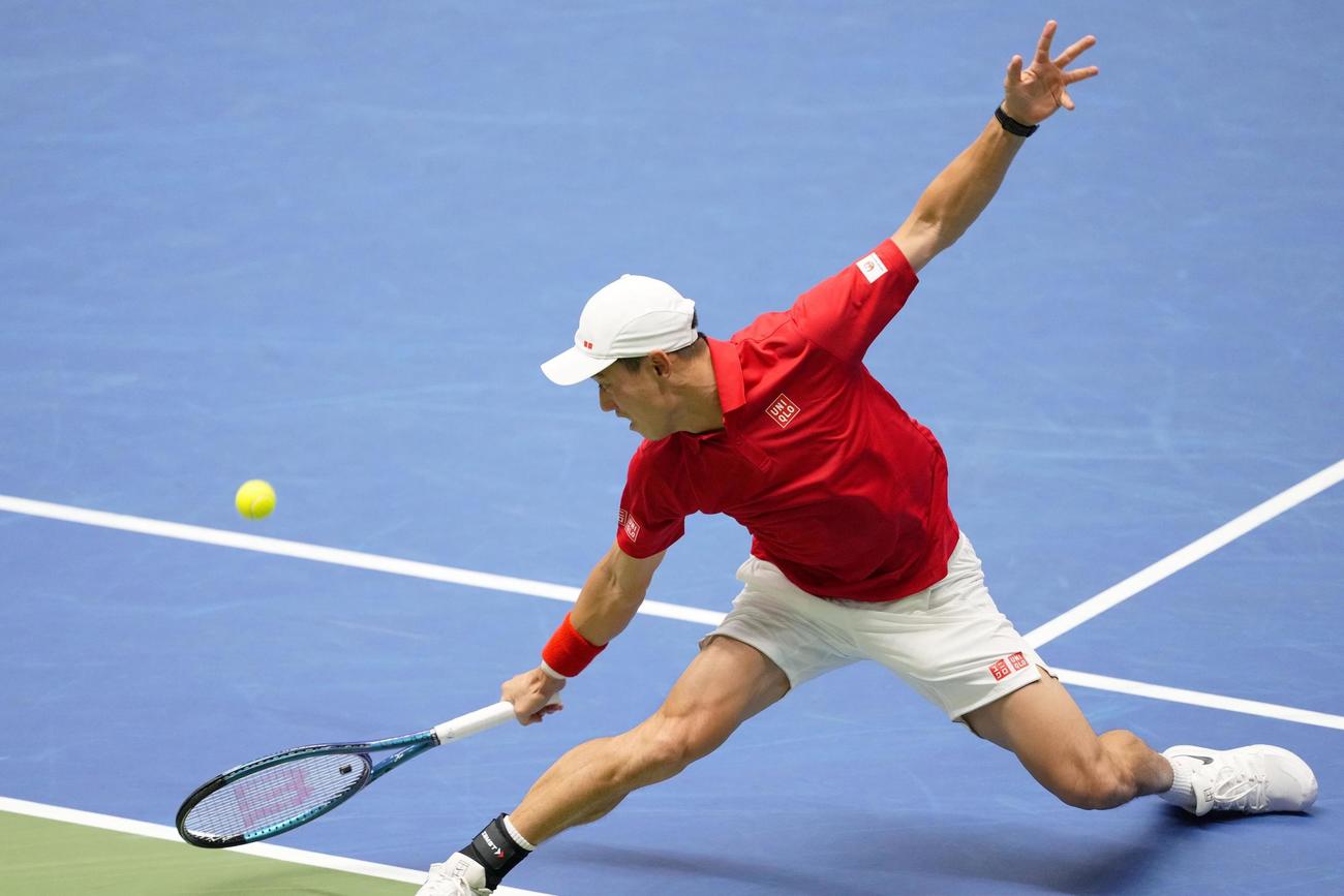日本対英国　ビリー・ハリスと対戦する錦織圭（共同）