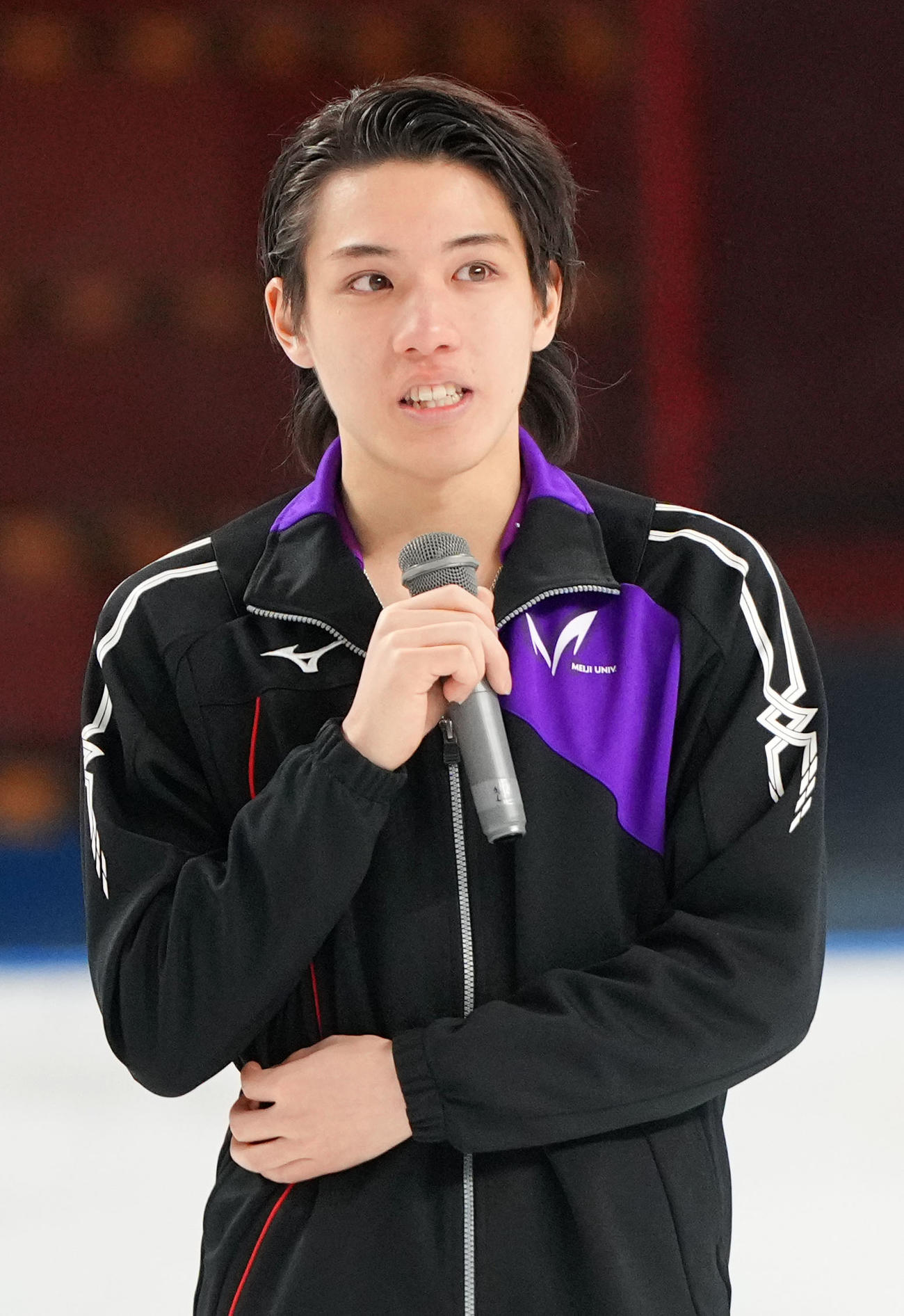明法オンアイス閉会式で涙を流す大島（撮影・横山健太）