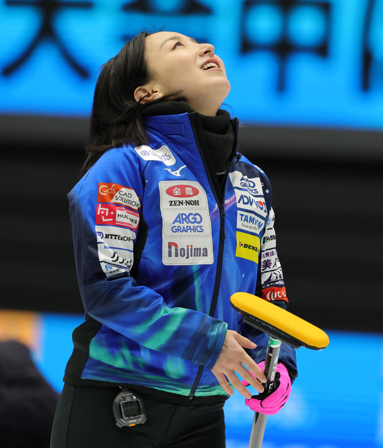 北海道銀行対ロコ・ソラーレ　悔しがるロコ・ソラーレの藤沢五月（撮影・野上伸悟）