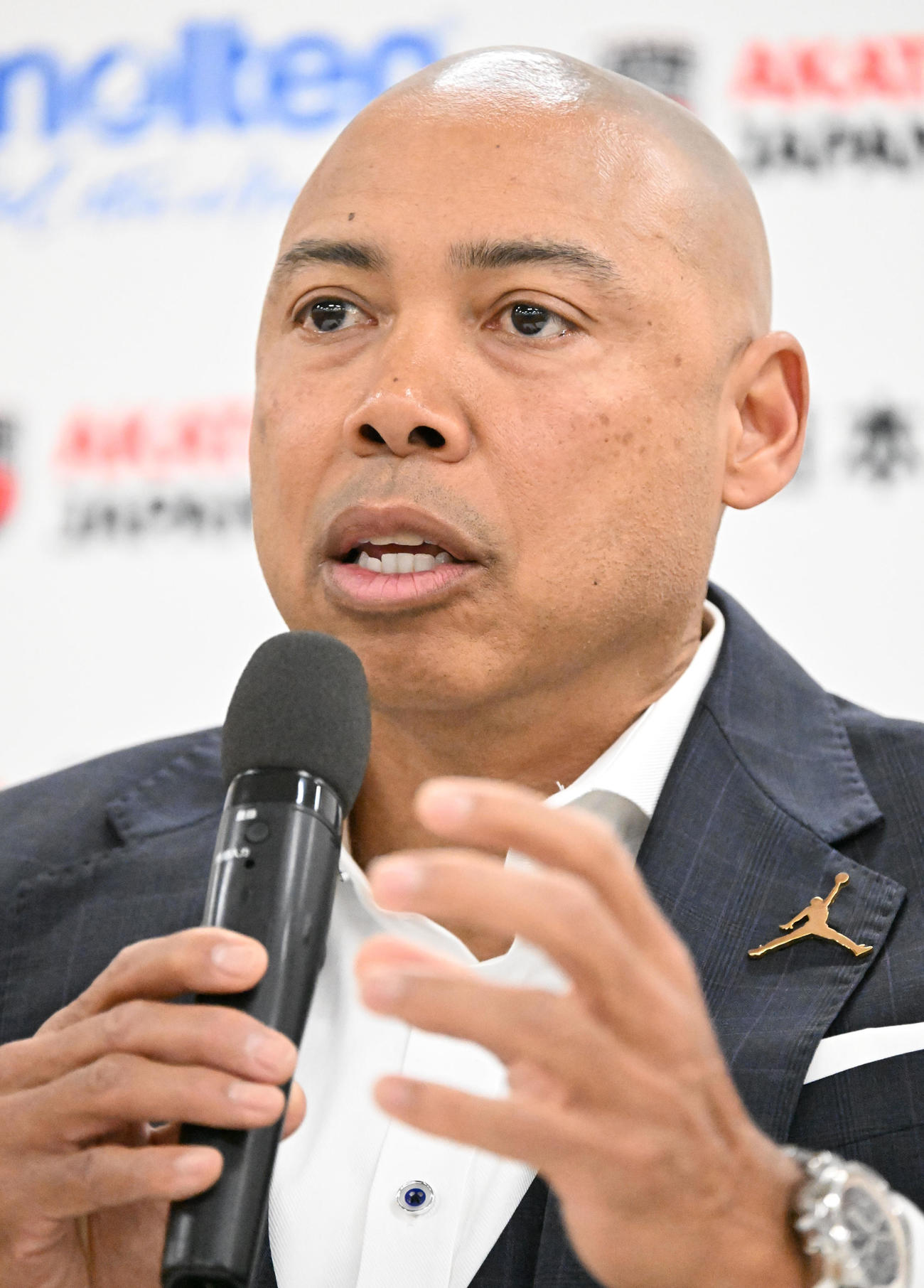 バスケットボール女子日本代表の新ヘッドコーチ就任が決まり、記者会見するコーリー・ゲインズ氏（撮影・千葉一成）