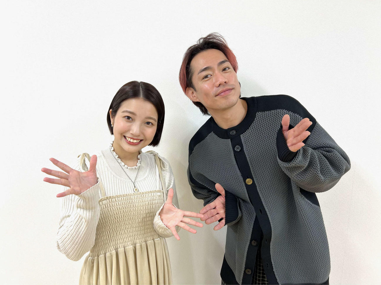 高橋さん（左）と応援団長に就任した春瀬さん