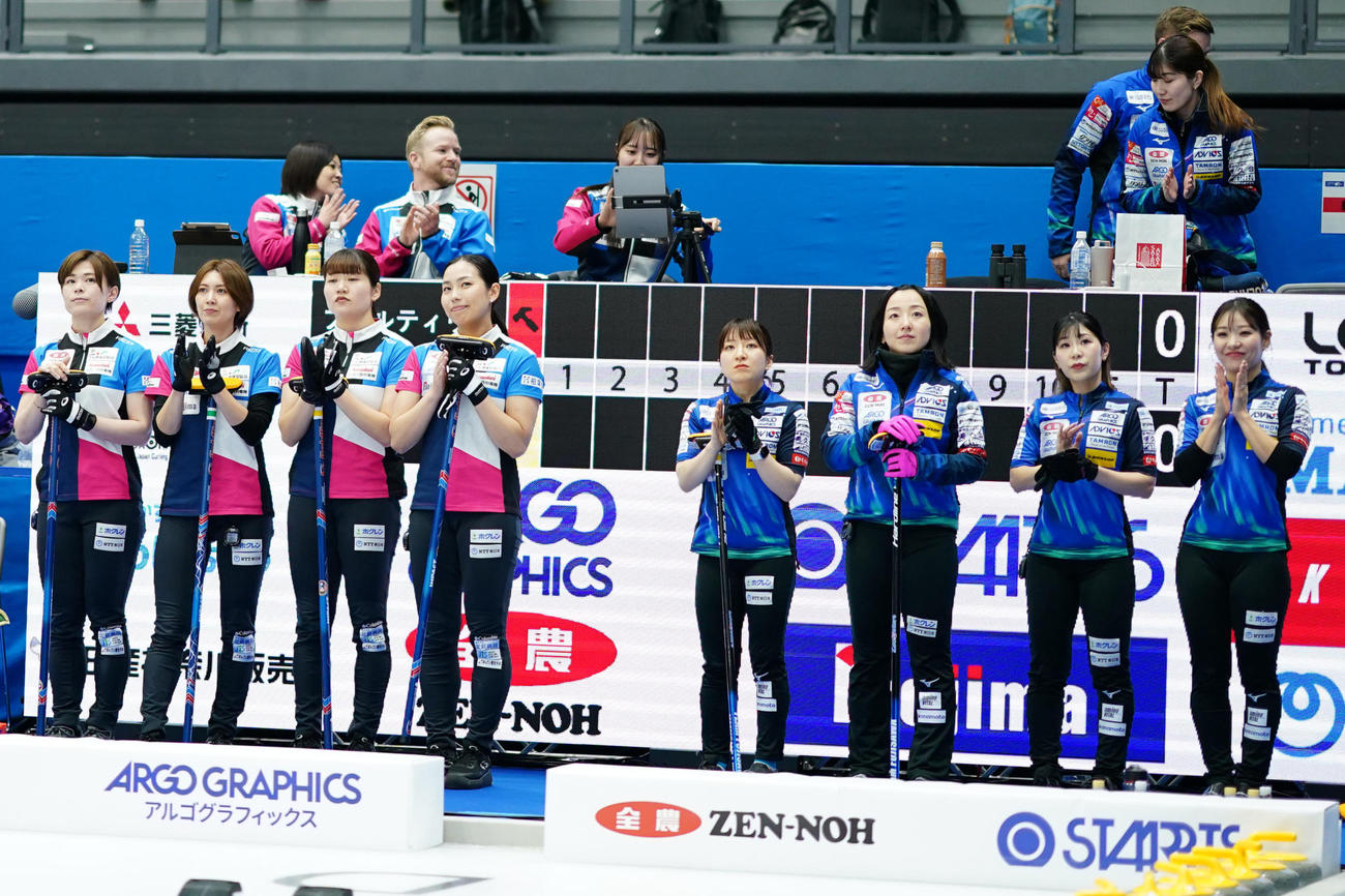 フォルティウス対ロコ・ソラーレ　試合に臨む両選手たち（撮影・横山健太）